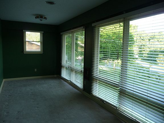 5th image of 180 Glenrochie Dr