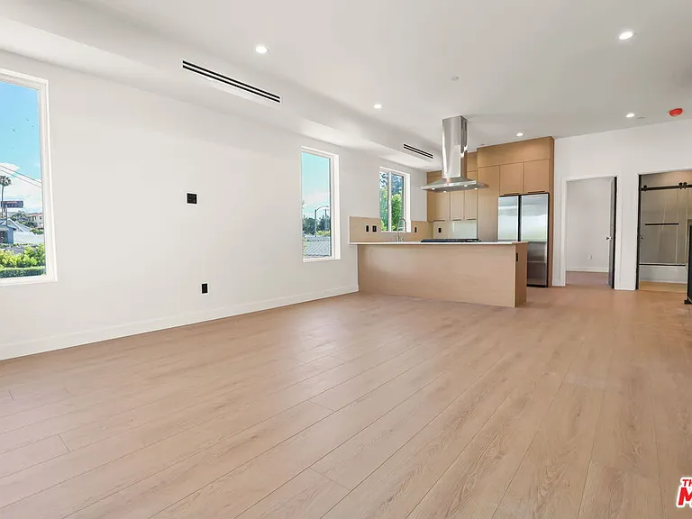 2135 S Longwood Ave #1/2 — Photo 6