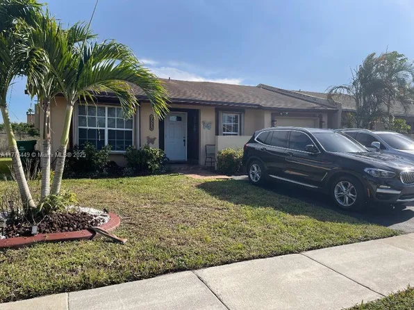 9520 W Daffodil Ln, Miramar, FL 33025