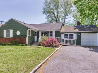 223 W 22nd St, Huntington, NY 11743