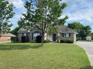 1713 Honeysuckle Rdg, Deatsville, AL 36022