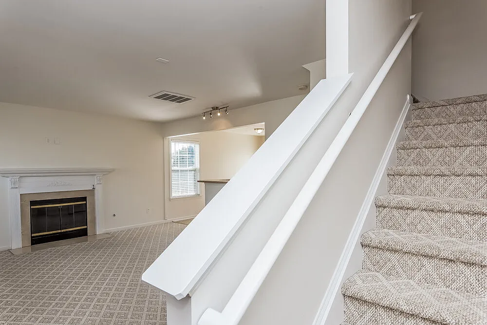 3 bed, 2.5 bath, 1506 sqft, $2,170 — Photo 2