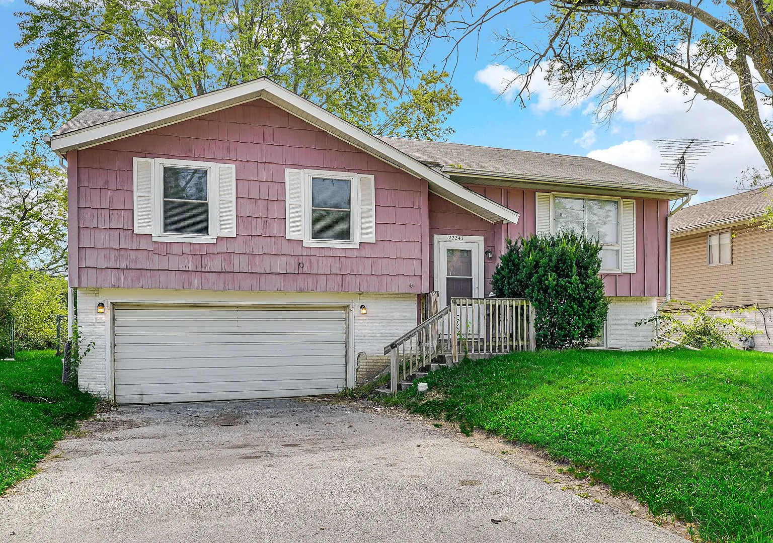 4-Bedroom, 2-Bathroom Home in Richton Park — Photo 1