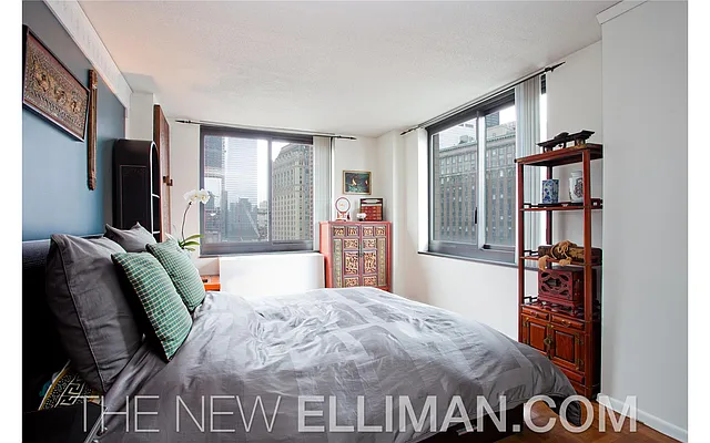 Sold by Douglas Elliman | media 21