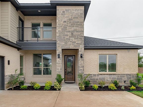 2nd image of 1823 Royal Lake Dr