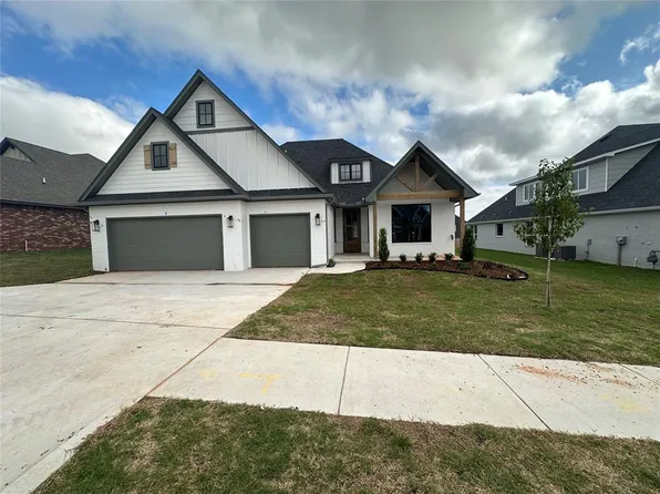 8800 Beechgrove Dr, Edmond, OK 73007