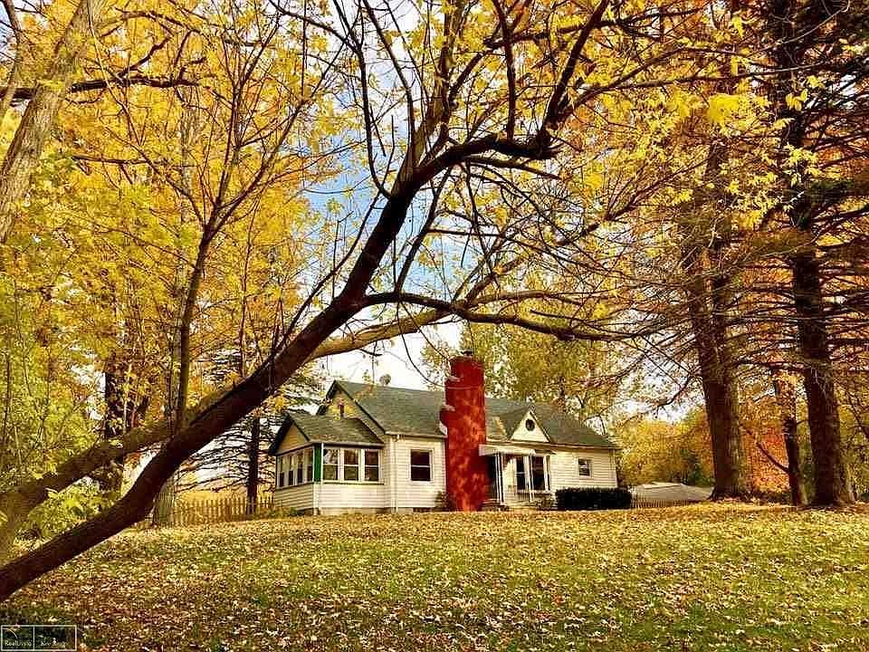 1st image of 150 Elm Dr