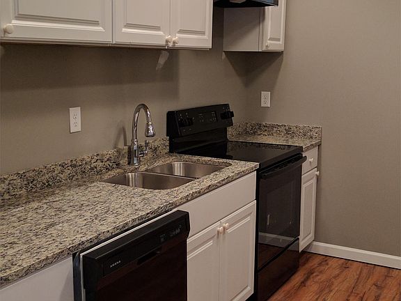 4th image of 4960 Central Dr APT A