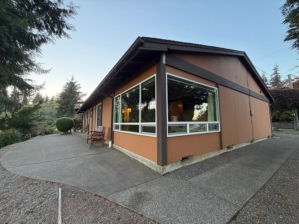 717 7th Ave
