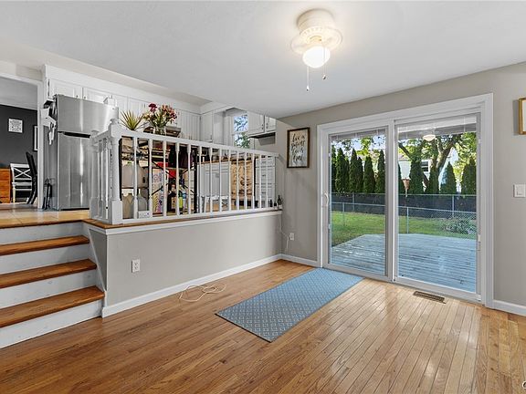 5th image of 8149 Scotia Ln