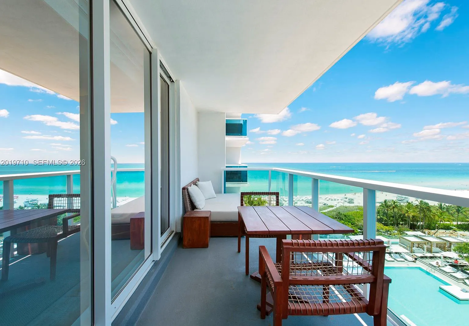 1 Hotel & Homes — Photo 3