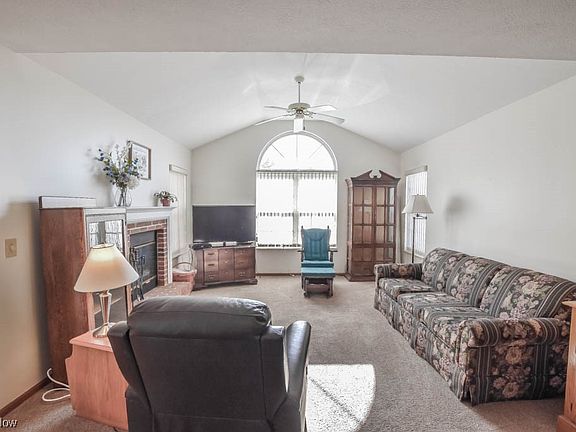 3rd image of 7752 Brittanny Dr NE