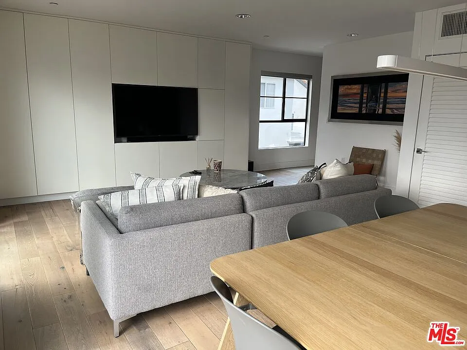 3 bed, 2.0 bath, 1290 sqft, $6,000 — Photo 4