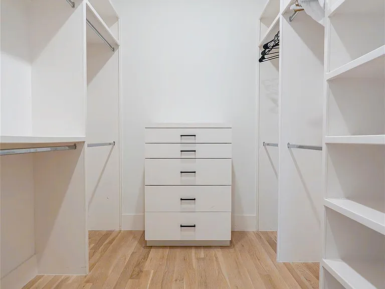 709 Memorial Heights Dr — Photo 33