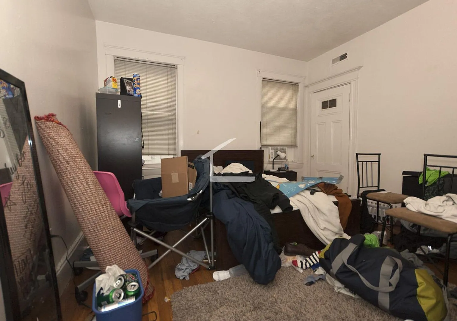 3 bed in Allston — Photo 2