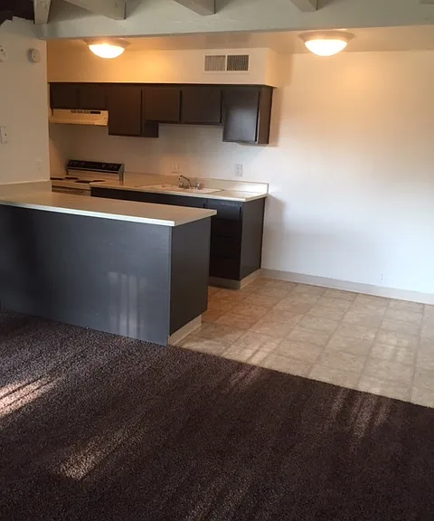 Santa Clarita — Photo 29