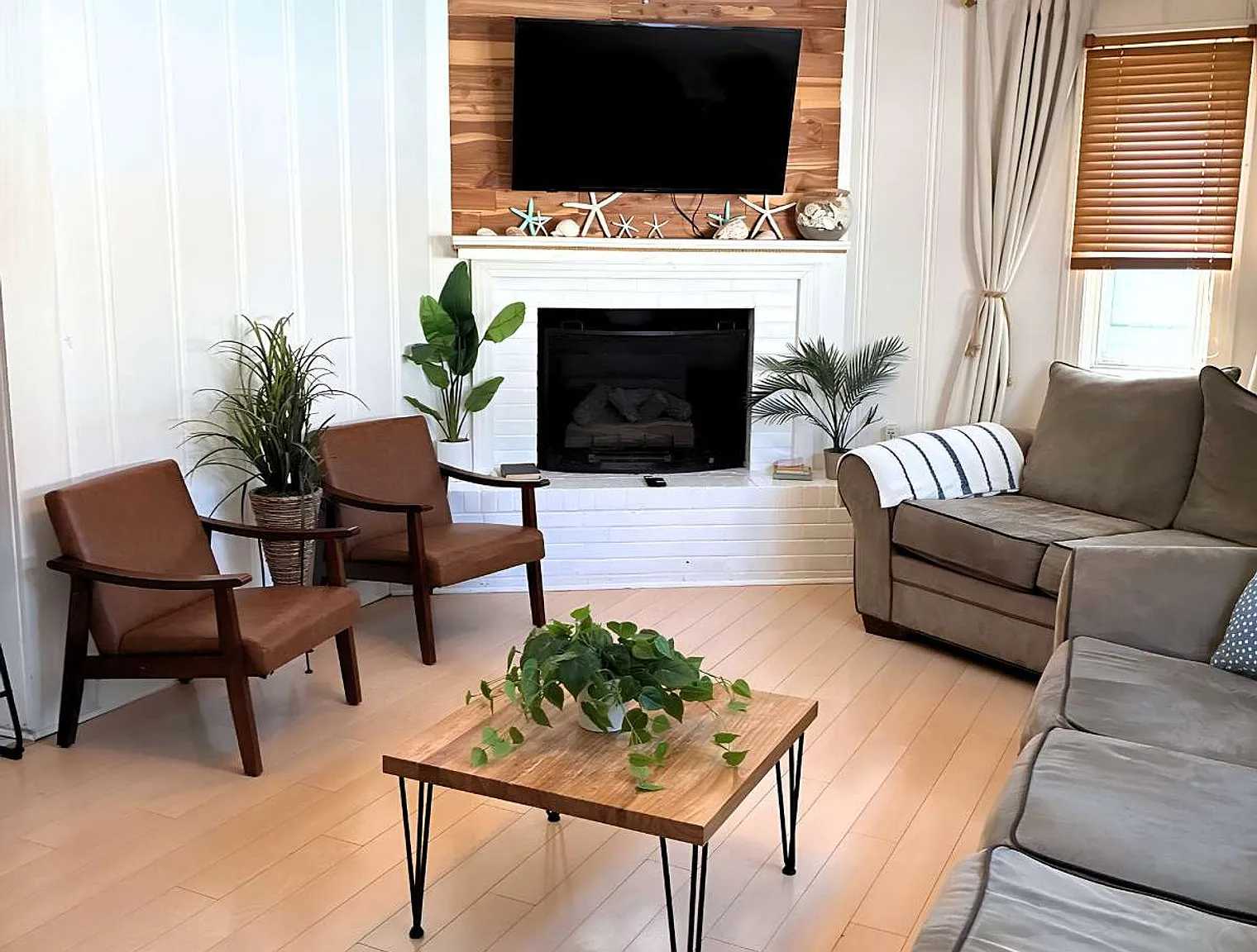 3 bed, 2.0 bath, 1646 sqft, $7,736 — Photo 1