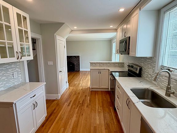2nd image of 103 Winn St