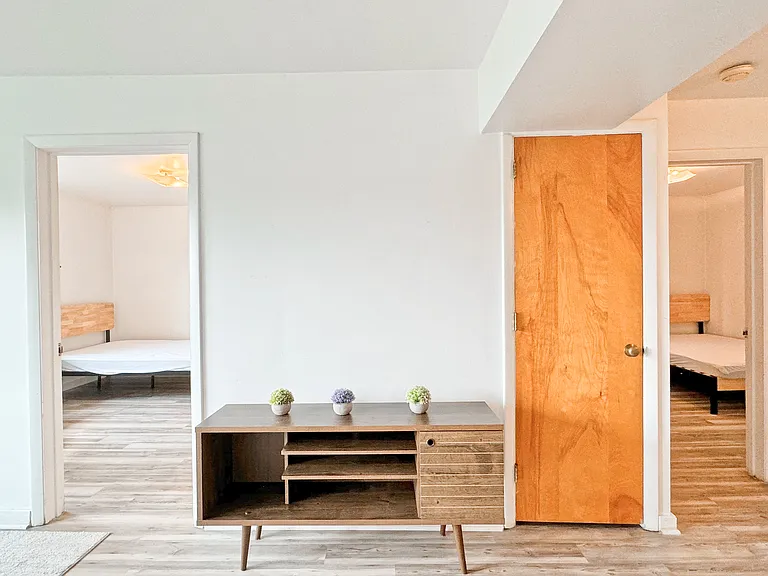 5737 Hobart St #3 — Photo 3