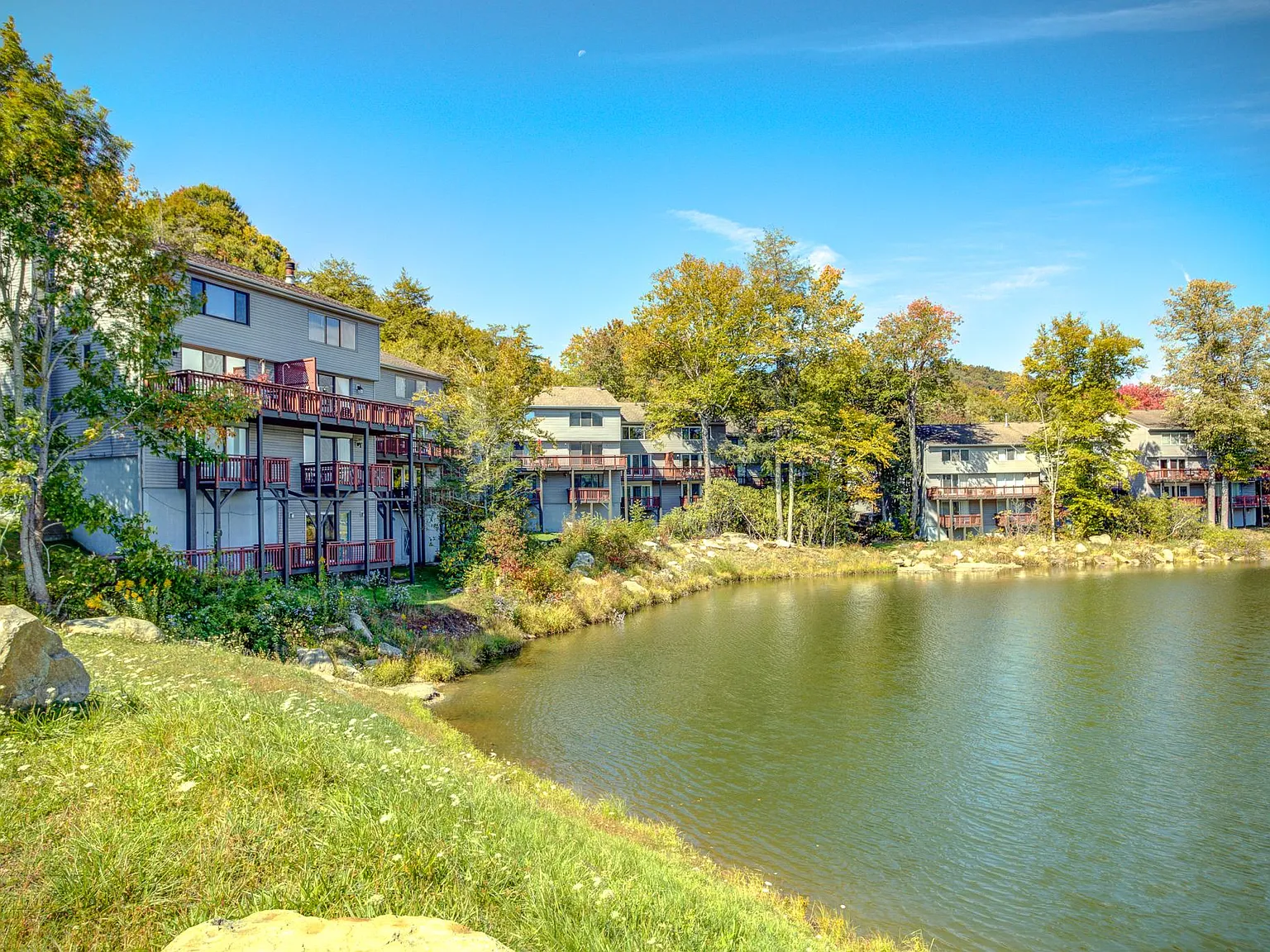 1040 Sugar Mountain Dr — Photo 2