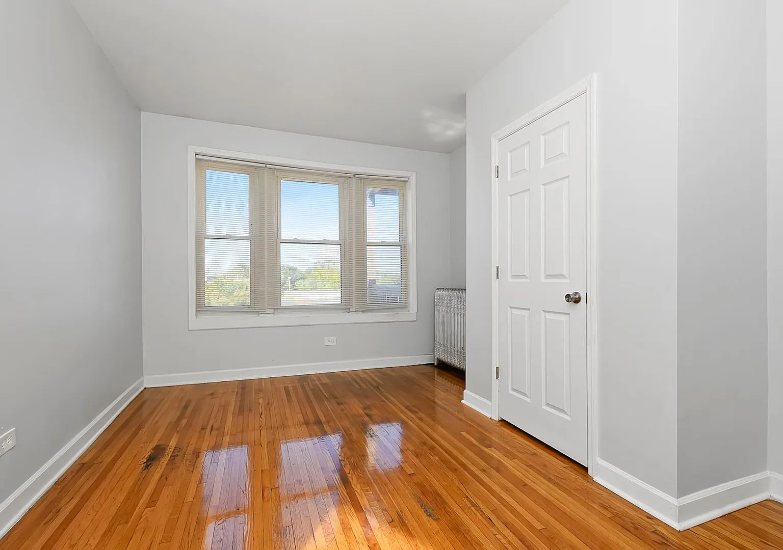 1514-1516 E 67th PL — Photo 4