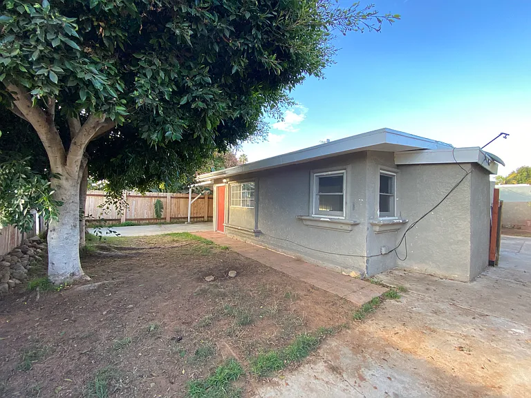 567 Florence St — Photo 2