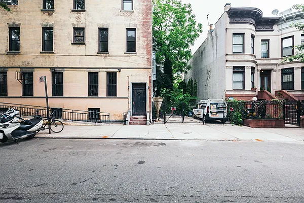 Rented by Nooklyn NYC LLC | media 37