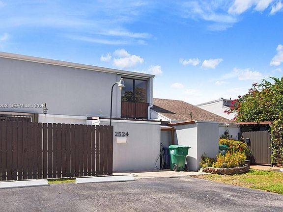 3rd image of 2524 SW 122nd Ct