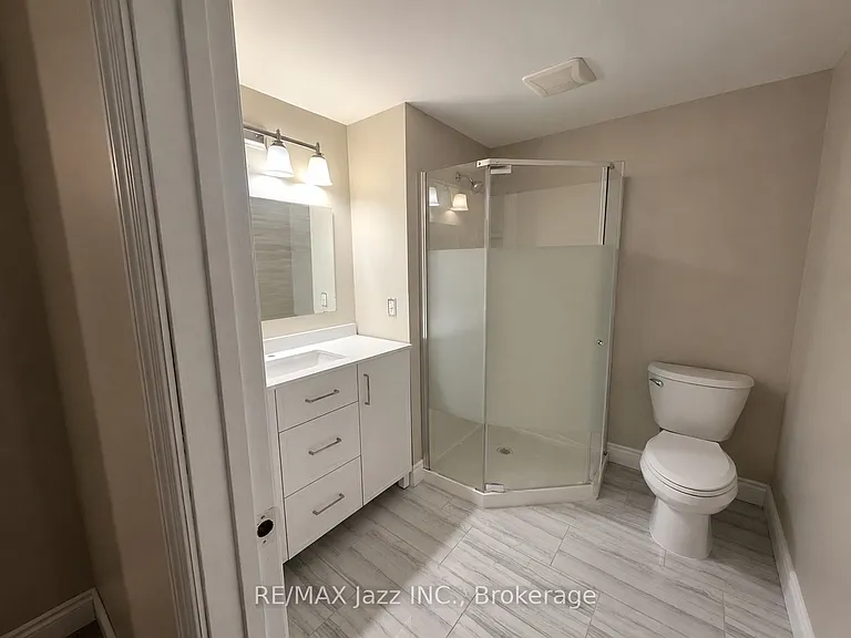 624 Stewart St #B — Photo 13