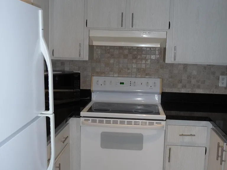 1860 Robalo Dr #105A — Photo 6