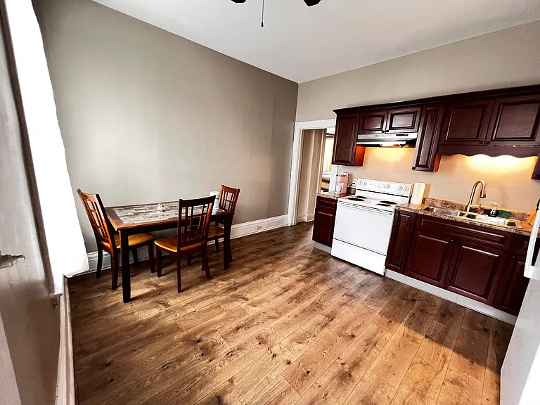 333 E Market St #3 — Photo 4