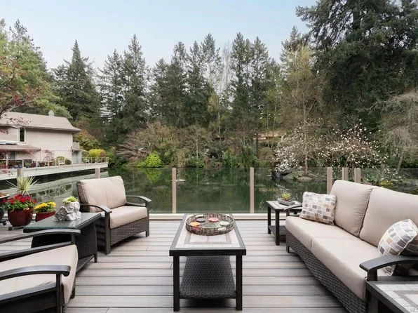 1040 Pondwood Ln #3, Saanich, BC V8X 4S6