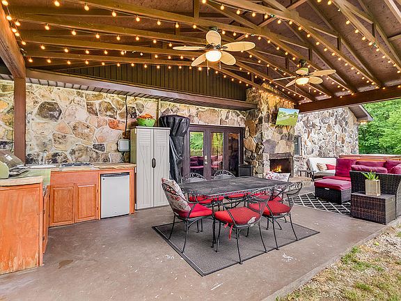 5th image of 2709 Pine Hill Dr