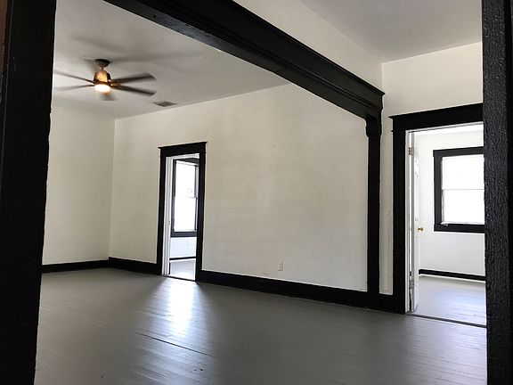 4th image of 1916 E Columbus Dr