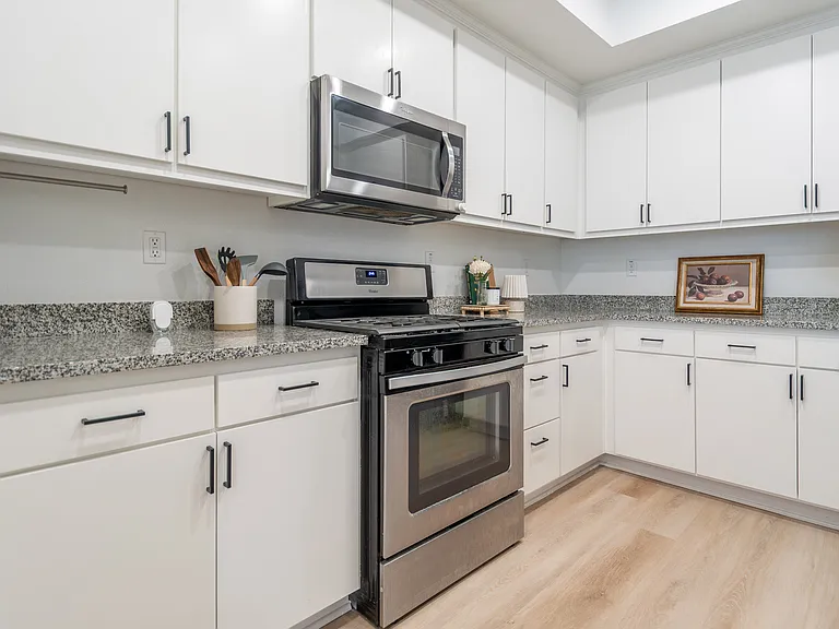 882 Slate Pl — Photo 12
