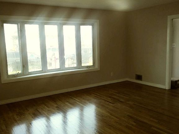 3rd image of 11410 159th St