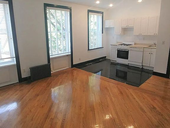 4th image of 73 W 11th St #4R