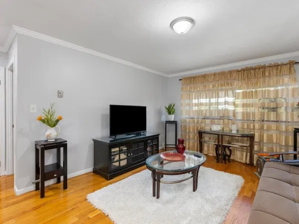 624 Hyde Park Ave APT D3, Boston, MA 02131