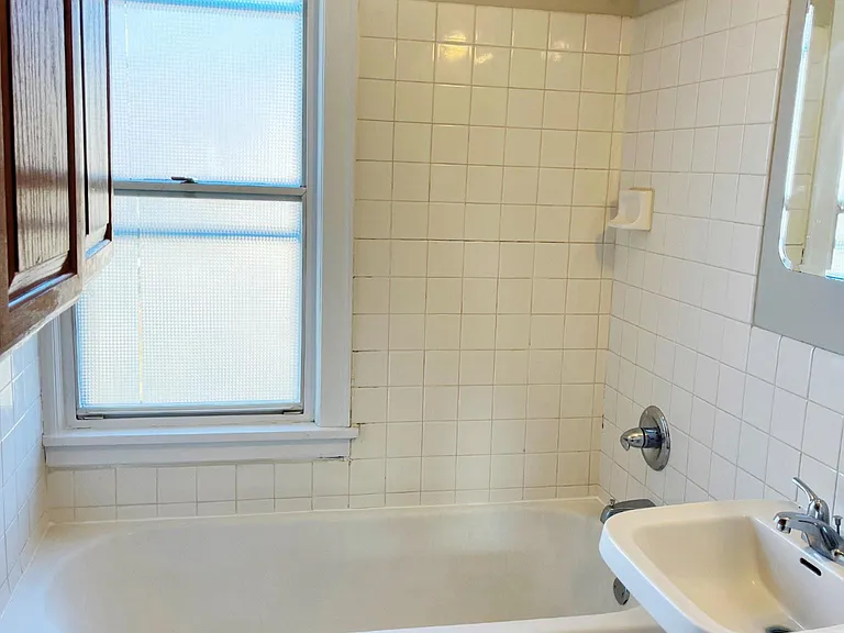 1818 6th St NE #2 — Photo 9