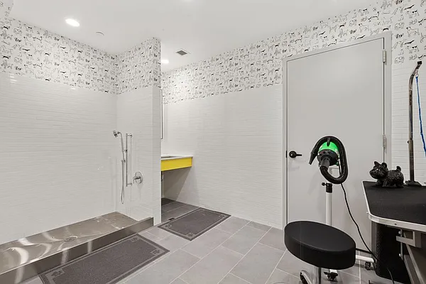 Rented by Greystar | media 9