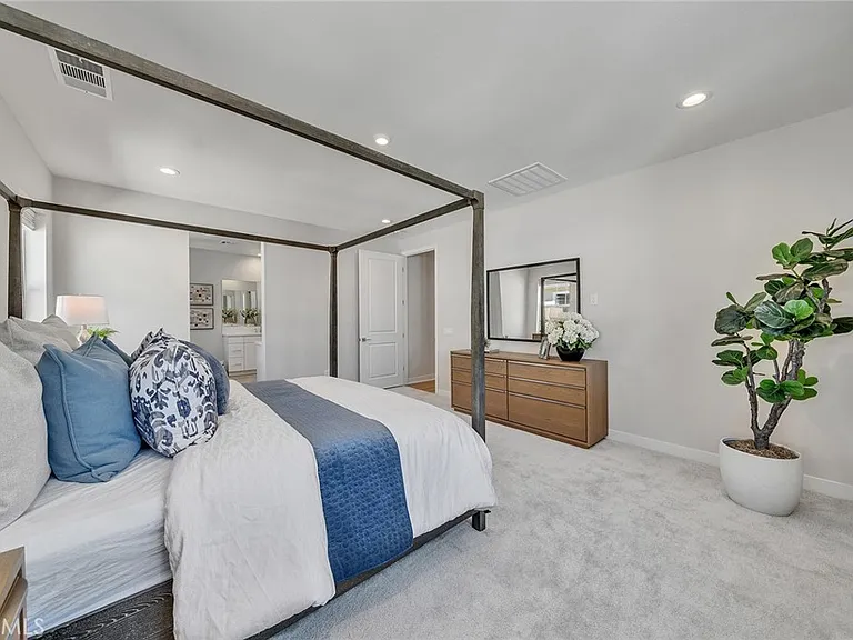 141 Edna Pkwy — Photo 52
