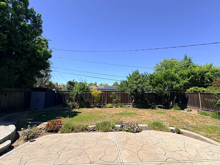 1695 Merrill Dr — Photo 21