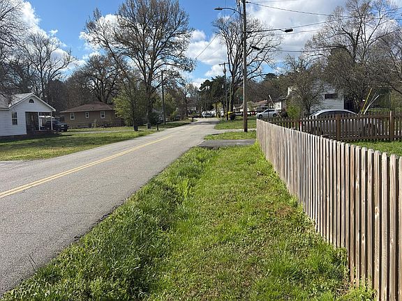 4th image of 1437 Greens Lake Rd