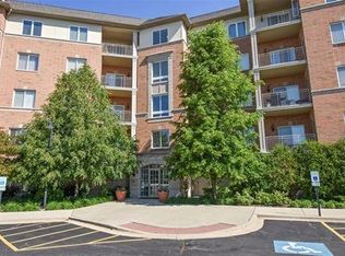 125 N Buffalo Grove Rd APT 303, Buffalo Grove, IL 60089