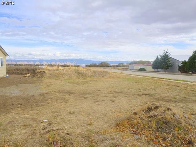 2nd image of 1701 E Glacier St