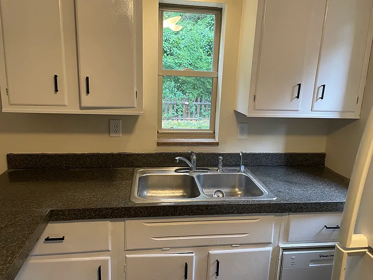 803 Jefferson St — Photo 13