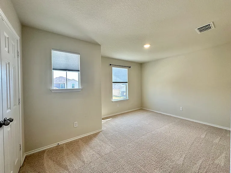 10235 Crossbuck — Photo 19
