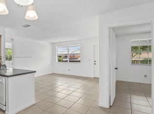 10461 NW 7th St #204, Hollywood, FL 33026