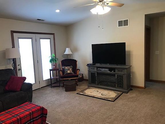 4th image of 124 Stoneridge Ct