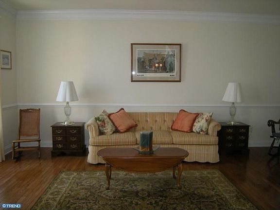 3rd image of 305 Bond Ct